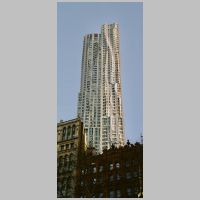 Frank Gehry, 8 Spruce Street (2008-2011) New York, USA, photo by Bbowiee, Wikipedia.jpg